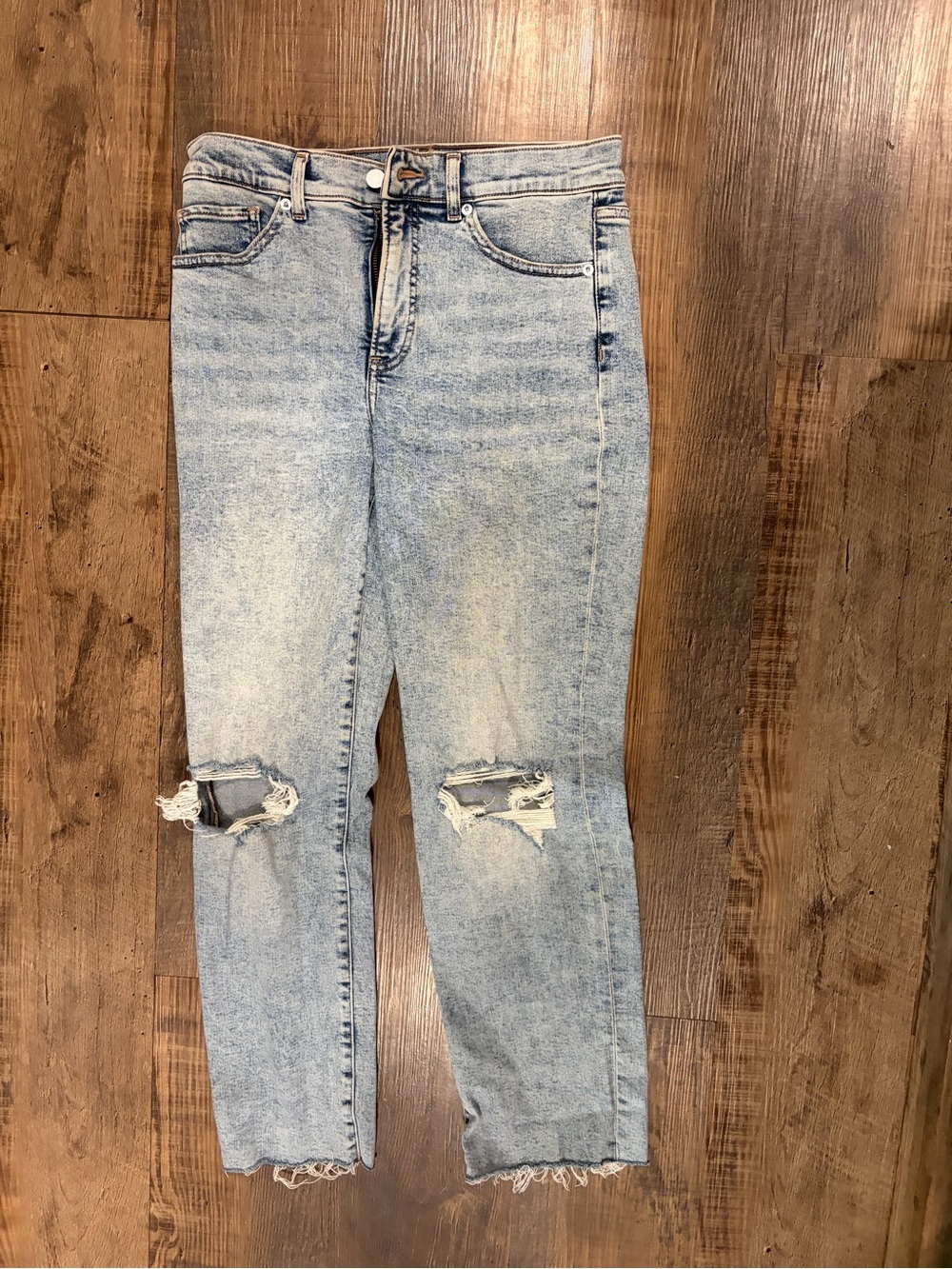 Women’s Express Light Wash Distressed Jeans